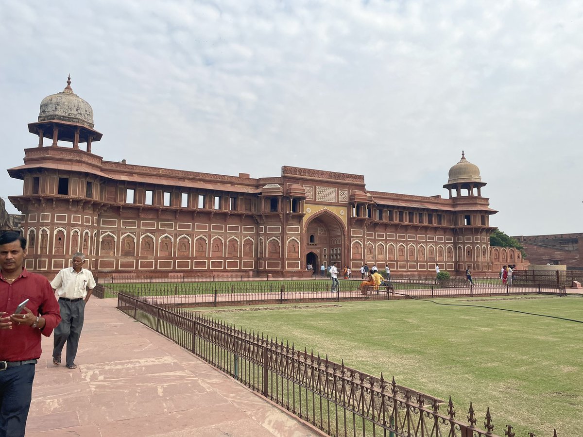 meeSheenagautam's tweet photo. कुछ नज़ारे उत्तर प्रदेश के 🕌

#Agra #TajMahal #Redfortagra 
#Fatehpursikri  #UttarPradesh https://t.co/wDjnZztYRr