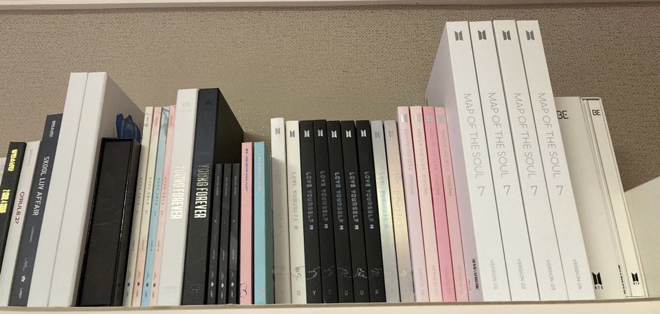dudusmartt's tweet photo. RANDOM BTS ALBUM GIVEAWAY!!🎁💜

RT + follow me &amp; @Moonchild_kShop 
reply your country 

ends in 5 days https://t.co/LxlPxla5Hf