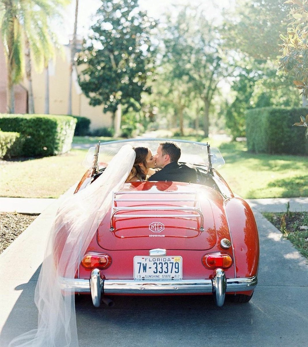 Delighted to have new business @MyWeddingWhizz as #LouthChat starbiz later tonight. 

Give them a follow please and do join us 8pm to 9pm tonight using #LouthChat and #MyWeddingWhizz