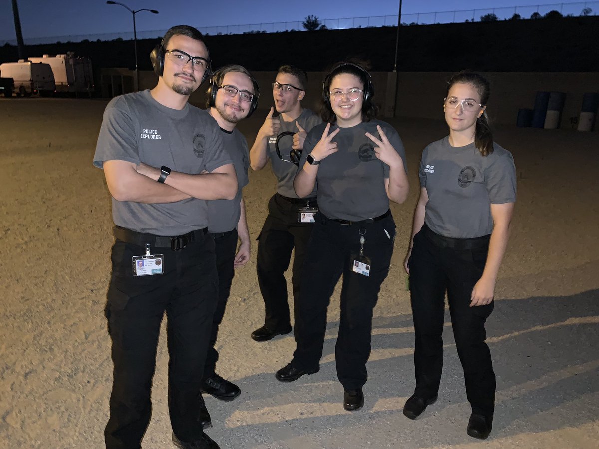 GPDAZexplorers's tweet photo. Range / VIRTRA day 
🔫Explorers were confronted by a variety of scenarios that tested their decision making and tactical awareness.🔫 

#GPD #GLENDALEPD #explorers #Glendaleaz #policeexplorers #post2469 https://t.co/UmYX3kzJdx