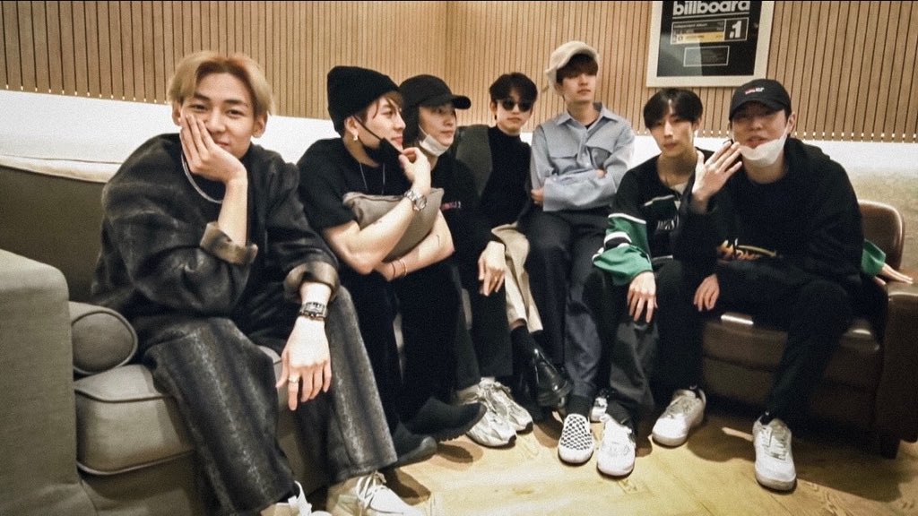 got7lifetime's tweet photo. hello! this is my first time tweeting after 6 months. i suffered from depression for 5 months. went through counseling and now i feel better. i just want to share that these boys helped me without even knowing it. their song 'encore' is my therapeutic song. 💚

@GOT7Official https://t.co/XjCKGLgddw