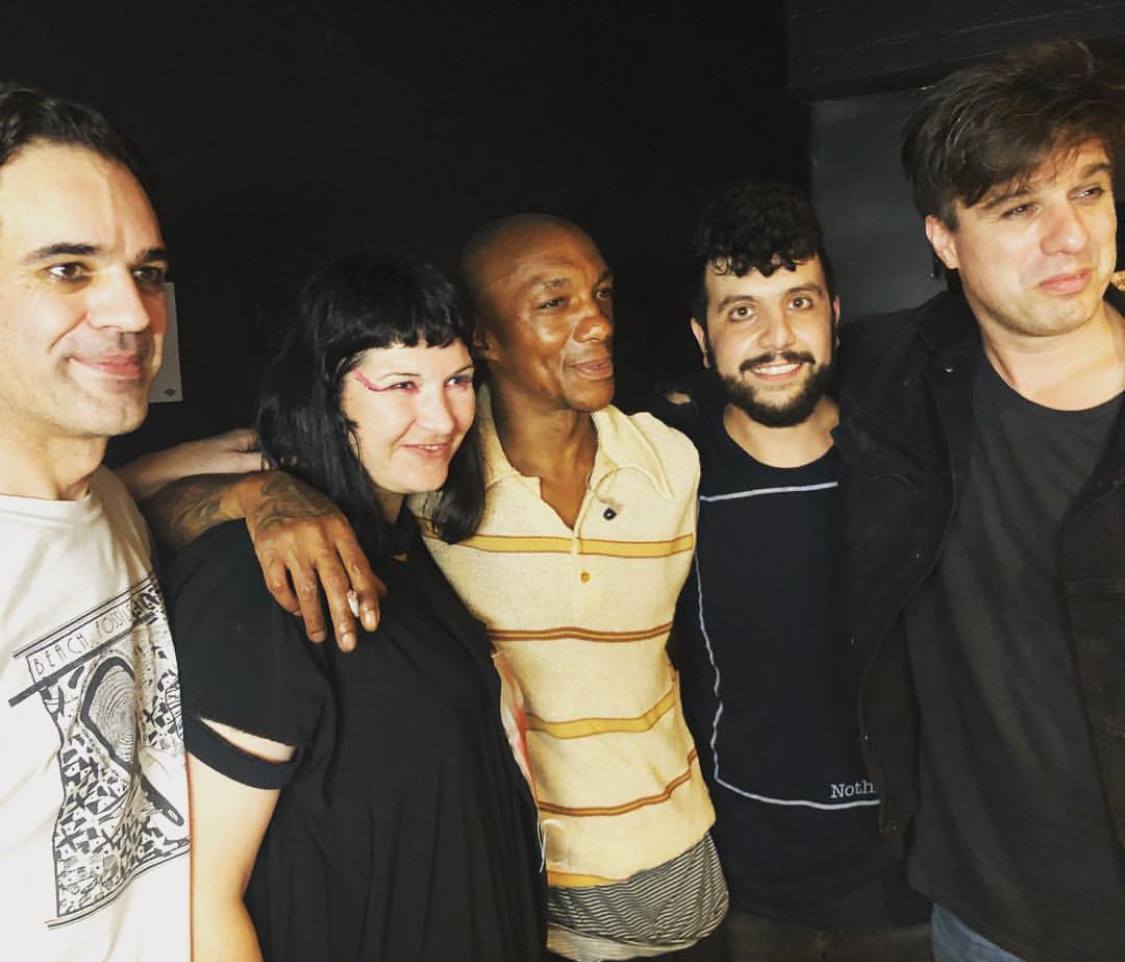 SoyFernandoAbel's tweet photo. Post show 🎶 Los @altocamet Canu Valenzuela, Mariana Monjeau, Lautaro Fdz. Minich y Pedro Moscuzza junto a #Tricky (2018) 🌊
#Altocamet #MarDelPlata https://t.co/hTLNRHnINA