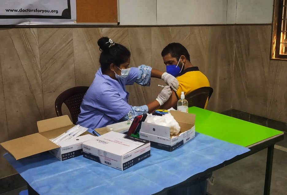 Vaccination drives are in full swing for the street vendors of Madanpur Khadar. 💉
<a href="/nasviindia/">NasviIndia</a> with the support of <a href="/aifoundation/">American India Foundation</a>, launched the #FIRSTMILLION initiative which aims to get #10lakh #streetvendors vaccinated!

<a href="/mathew_aif/">Mathew Joseph</a> <a href="/Singharbind/">Arbind Singh</a> <a href="/MoHUA_India/">Ministry of Housing and Urban Affairs</a> <a href="/COVIDNewsByMIB/">#IndiaFightsCorona</a>