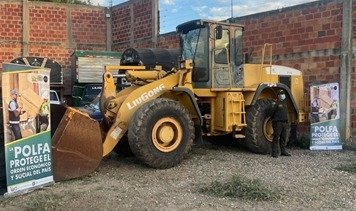 NorteSeguro2018's tweet photo. En la #RedomaCárcelModelo la @PoliciaAduanera con @PoliciaCucuta aprehendieron un #Bulldozer de procedencia #extranjera avaluado en 400millones, presentan documentación que no acredita su legal introducción al territorio nacional @TachirActiva @notitachirenses @LaPrensaTachira https://t.co/FTV2VRoz3k