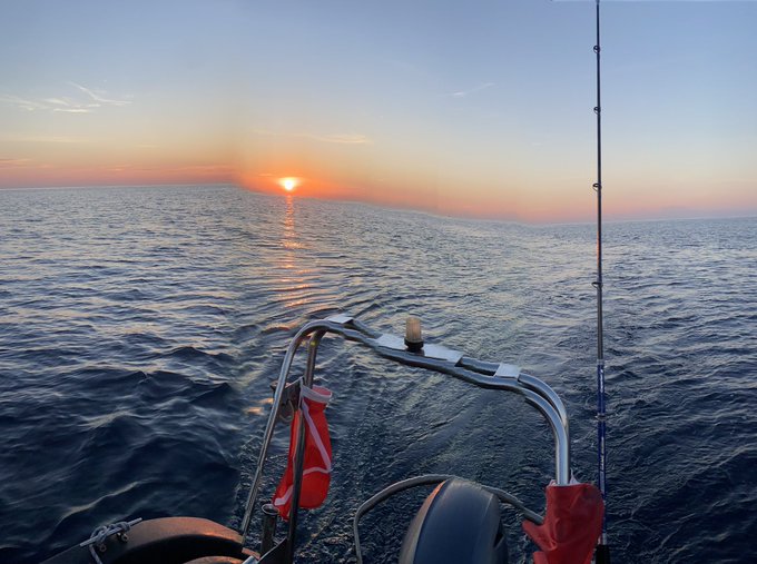 La terre n&rsquo;est ni ronde, ni plate, la preuve en photo que je viens de prendre 😌 https://t.co/C3Ep77s<a href="/tag/loveyourpetday"class="tags"><span>#loveyourpetday</span></a>