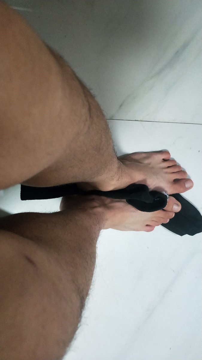 QzOjtdOM3IxTEhq's tweet photo. 粉丝发个小福利吧，抽三个关注我并且转发本条推特得人送原味袜子或者内裤。过几天开奖 https://t.co/GLFkT4P1ED