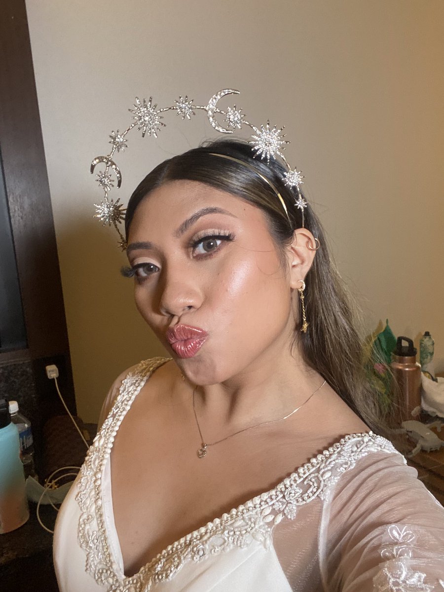 vrosedd's tweet photo. I was a bride🤯 what??? https://t.co/je8fY8Rmd5