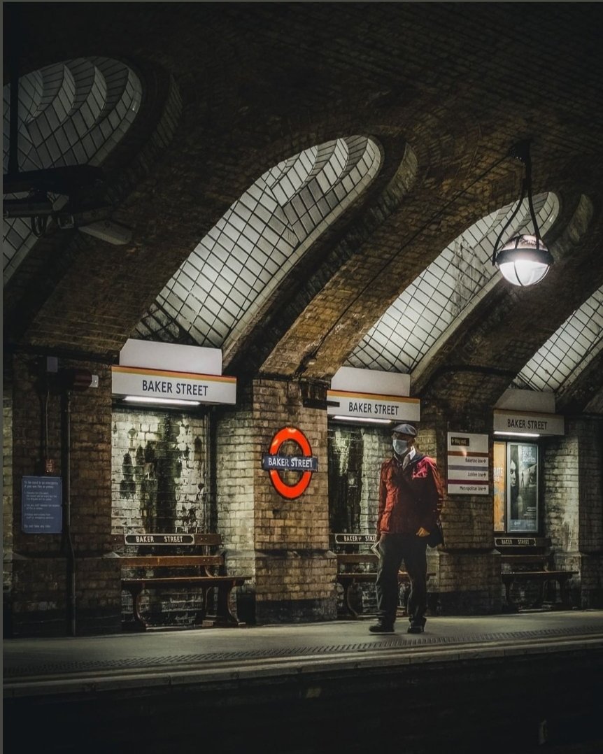 Walking through baker Street and caught this cinematic moment

#cinematography #streetphotography #london