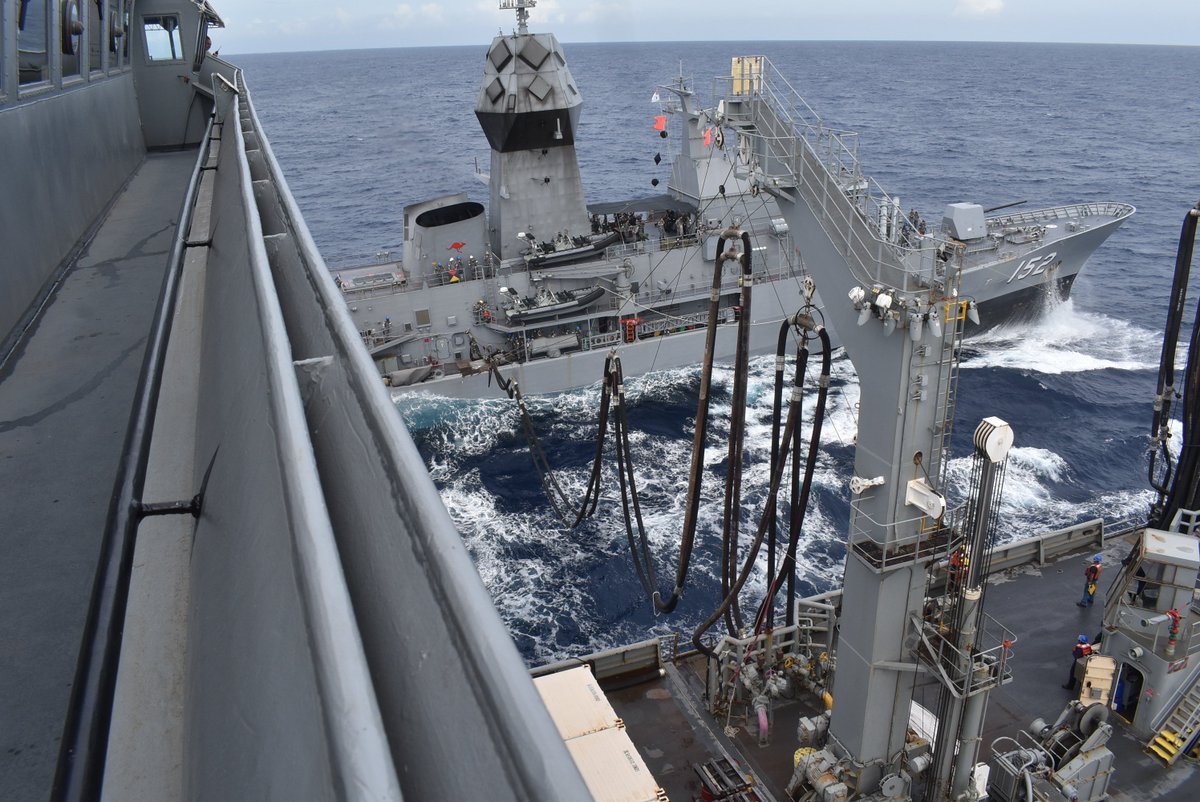 El #CVN70 #USSCarlVinson repostando a la #HMASBallarat FFH155 en el #Maritime Partnership #MPX2021 acortar.link/sZRCLs acortar.link/aHCUiC Días antes 'brinco' de la #HMASWarramunga FFH152 junto al T-AO198 USNS Big Horn en el #SouthChinaSea acortar.link/CoBxub