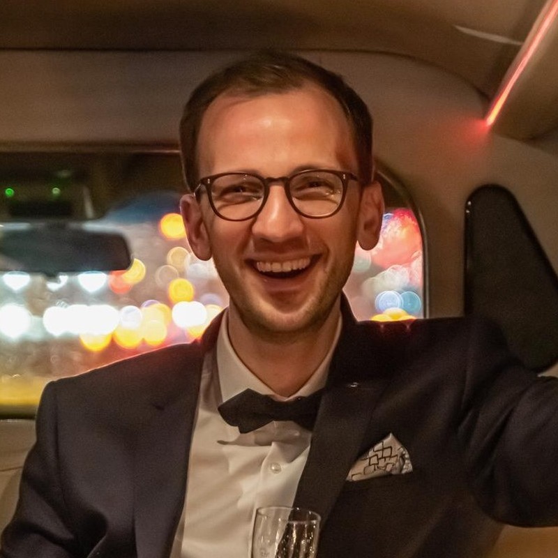 🥳 Fijne verjaardag Wouter Opdenacker! 🥳

Wouter is een van onze meest recente leden. Als Diensthoofd Kantoren &amp; Telefonie bij het Vlaams- &amp; Neutraal Ziekenfonds geeft hij dagelijks het best van zichzelf 💪

Check out vnz.be!

#JCI #JCIBrugge #Back2Business