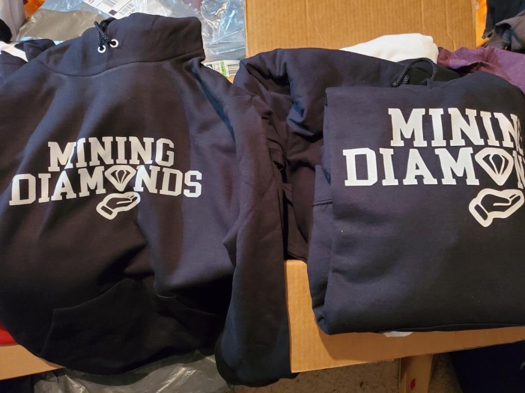 _miningdiamonds's tweet photo. Join the #MiningDiamonds Discord for a chance to win our hooded sweatshirt. https://t.co/zSNRIjo5kH https://t.co/lsWiaxyNsV