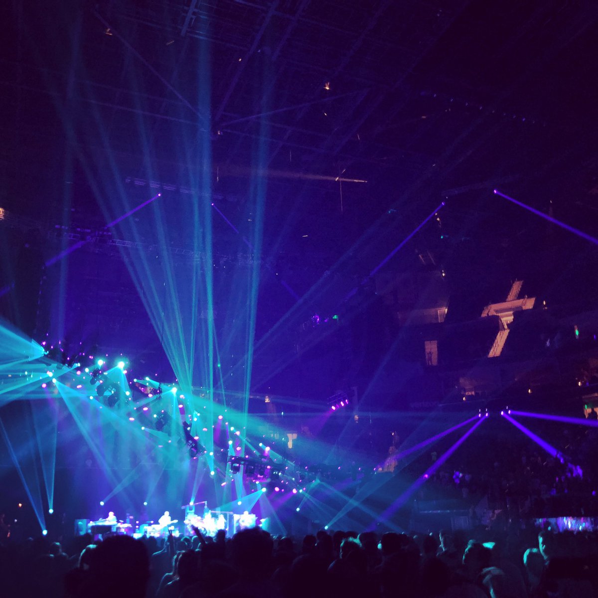 jesus_phan's tweet photo. May you find the light when your world is dark. 

John 1:5  The light shines in the darkness, and the darkness has not overcome it.

#phish
#DividedSilentSky 
#phishfalltour 
#phishchicks 
#thephishchicks https://t.co/sdOqcdn3qz