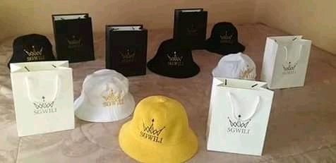 SgwiliThe's tweet photo. SGWILI clothing bucket hats and hoodies are available 

Hoodies R350 
Bucket hats R250 

You can contact 0738505964 also available on whatsapp(same number) or DM we do courier nationwide with paxi(R99)  #SGWILICLOTHING | xoli | 1st of November #Ayikhale #unisa #GhostedAF https://t.co/0GukAV9u73