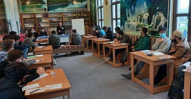 gencsakarya1's tweet photo. #SakaryaÜniversitesi kampüsünde üniversite öğrencilerine yönelik #Arapca derslerimiz başlamıştır.
#GençDiyanet
#GençDiyanetSakarya  
#GençDiyanetSerdivan https://t.co/IgKXVskAXL