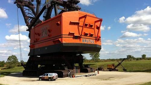 JASdoit6's tweet photo. Big Brutus is the second largest electric shovel in the world; it was created in 1963 and took more than one year to build.

Ang taas ng electric shovel na ito ay umaabot ng 160 feet tall at merong 15,000 horsepower.

Source: https://t.co/tXOdO4KfeL.

#BigBrutus
Ctto of the photo https://t.co/ZBNgzJVO68