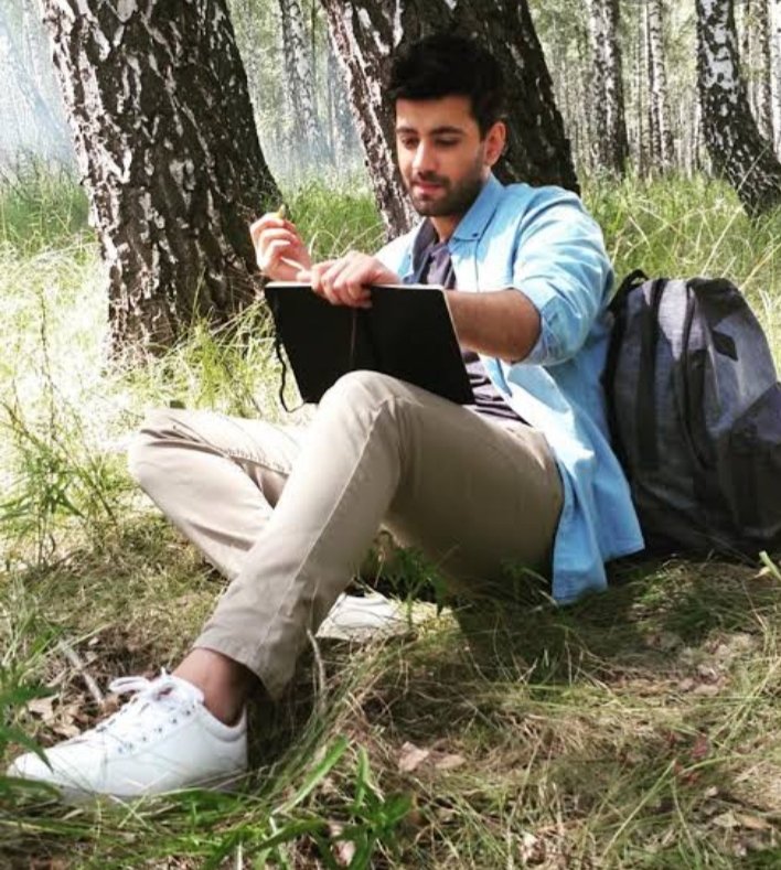 Ghanshy02149490's tweet photo. Dear KV Haters 😏 

Let me tell you first that l am and we all shakhians are blind fans of KV so don't spread fake news about KV Ok 😌You can understand you can better understand

We all love KV ❤️ and we know he never tells a lie 
Lots of love KV
#KaranvirSharma 
#SAAKM
#ShaKhi https://t.co/b9D52xxmGK