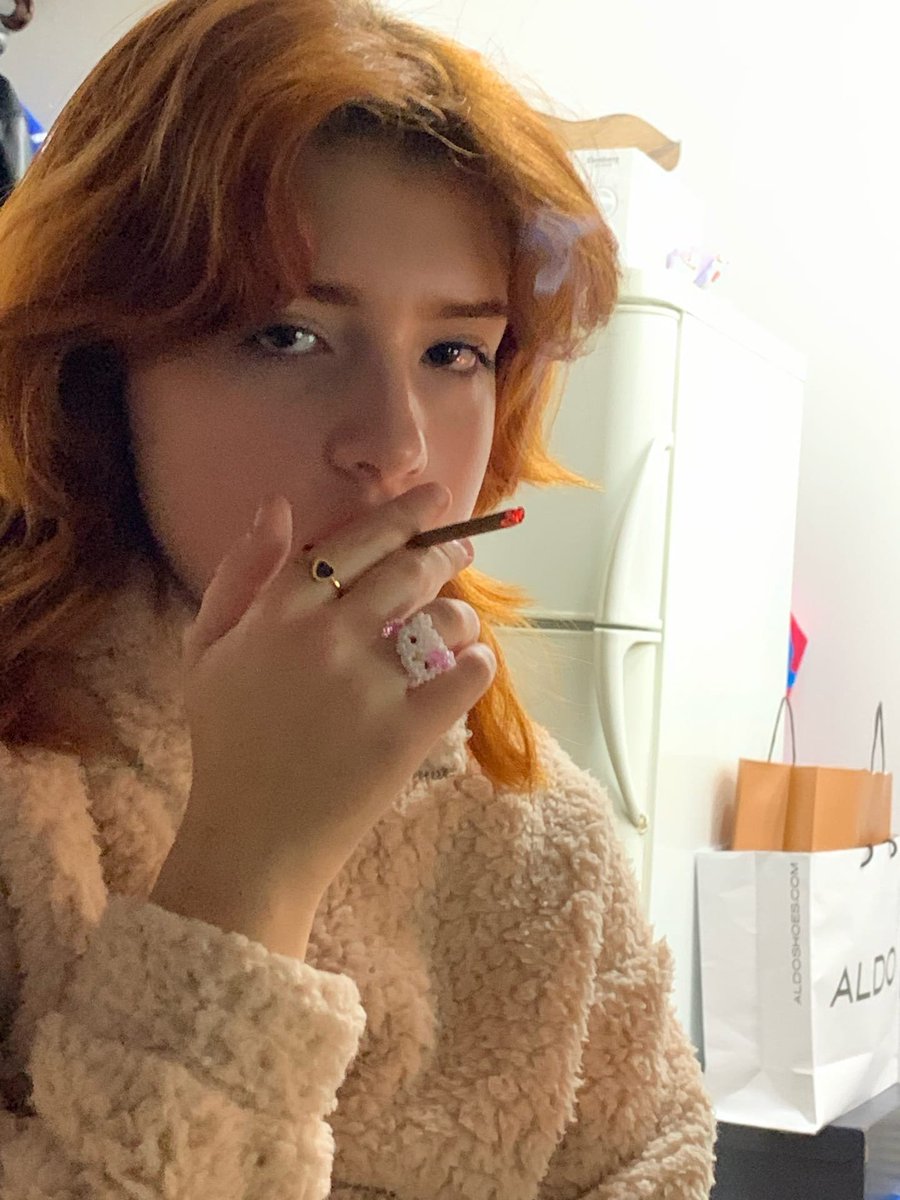 SoftDark3's tweet photo. 🍒Хай🍒
Меня зовут Макс, мне столько лет, сколько я живу и я поэт✌🏻
Я мечтаю открыть свой брэнд одежды и вообще снова восстать из мёртвых в тви.
Местоимения: она/её
Любимый цвет: вишнёвый, белый, бежевый, коричневый, чёрный.
Надеюсь сдадимся, дорогуши😌⭐ https://t.co/ntvqkdZGr5