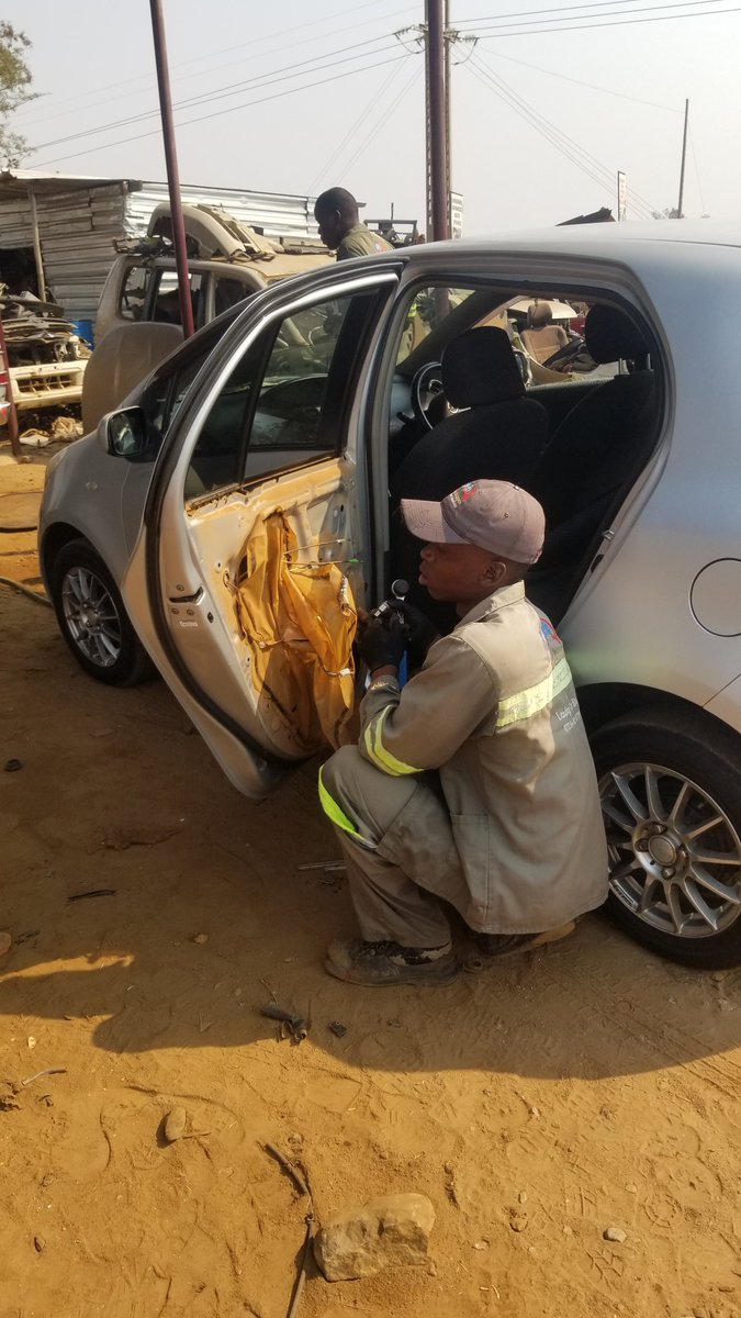 AutoMotiv11's tweet photo. In need of a door glass replacement? We can facilitate for you from the comfort of your office or home. We do the running around. Visit us today #8FaberRdBluffhill #AutoMotiv https://t.co/9xYYiQQvcU