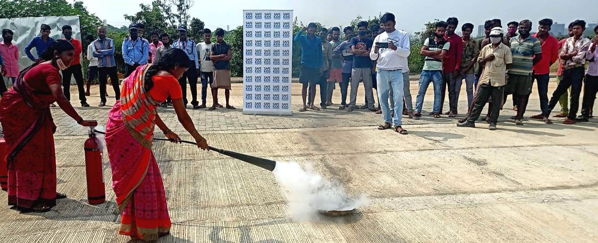 SafeKidsIndia's tweet photo. Construction workers from Yoo Villas site (Pune) and Kohinoor Grandeur (PCMC) have been trained on various techniques of #fireprevention #firedousing #firstaid #bandaging and #CPR on the occasion of #FirePreventionMonth 2021 to ensure safety of employees.
#Safekidsfoundation https://t.co/iSnLMoUQwh