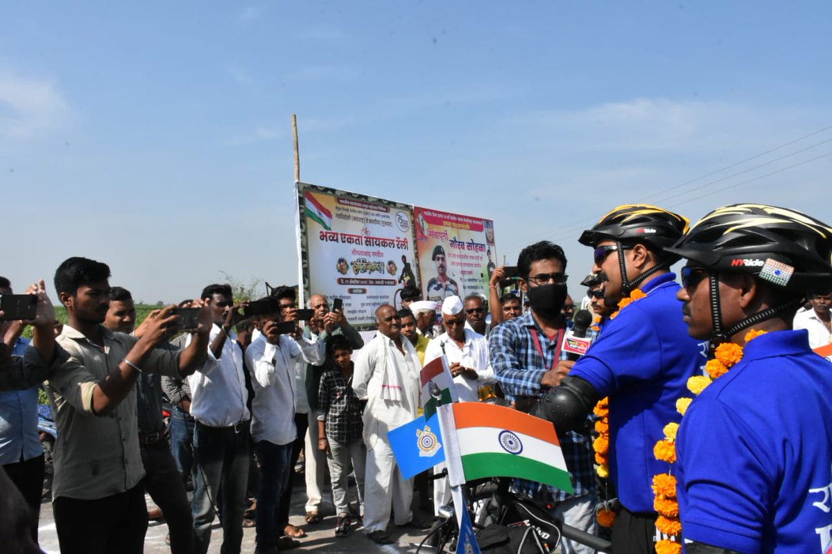 gccrpfnagpur's tweet photo. #Day8 #AzadiKaAmritMahotsav #FitIndia #GrandFlagOff at Daryapur by MLA and state administration @gccrpfnagpur @digopsgdlcrpf @crpfindia @WSCRPF2016 @PMOIndia @HMOIndia #CycleRally #motivationalSpeech by #CRPF @randeep33073900 @ZoneHyd @PIBMumbai @PBNS_India @FitIndiaOff #Awarenes https://t.co/UBcNwsxnUH