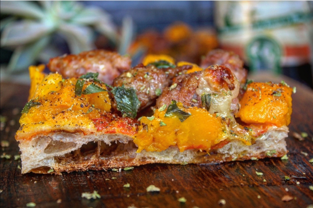 PIZZA ROSSA CON ZUCCA E SALSICCIA
Link alla ricetta: bit.ly/2XtKUL4
#pizzainteglia #food #pizza #pizzaintegliaperpassione #ilgustodiandre