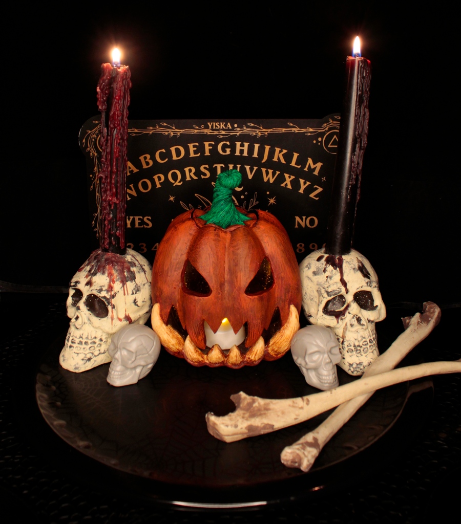 TentacleSpine's tweet photo. What have you got planned for Halloween? Ours has been very uncertain due to Lock Downs and lacklustre Halloween offering in the few stores that are open⁠

To bring a little Halloween cheer, we made our own Halloween decor, which is available in our store https://t.co/BhVOIp9Aa8 https://t.co/AkDhHDc0Ki