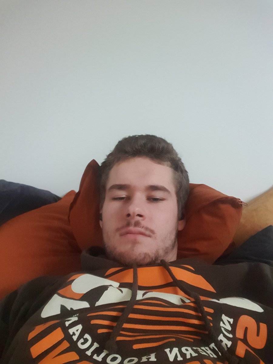 Pov du är en "how to stop being lazy"-video som spelas upp på min telefon kl 14.27