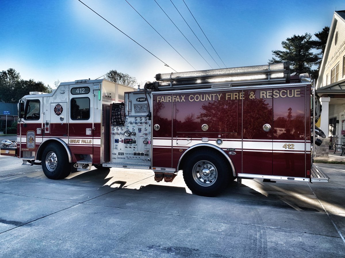 ffxfirerescue's tweet photo. New Engine 412, Great Falls, is in service. It's a 2020 E-One Cyclone II Engine w/500hp Cummins X12 motor, a Waterous 1500gpm pump, 650-gallon tank, &amp; a 40 gallon foam tank. Thanks Fairfax County residents &amp; leadership, for providing #FCFRD w/tools needed to perform mission. https://t.co/6pBm55PWJ3