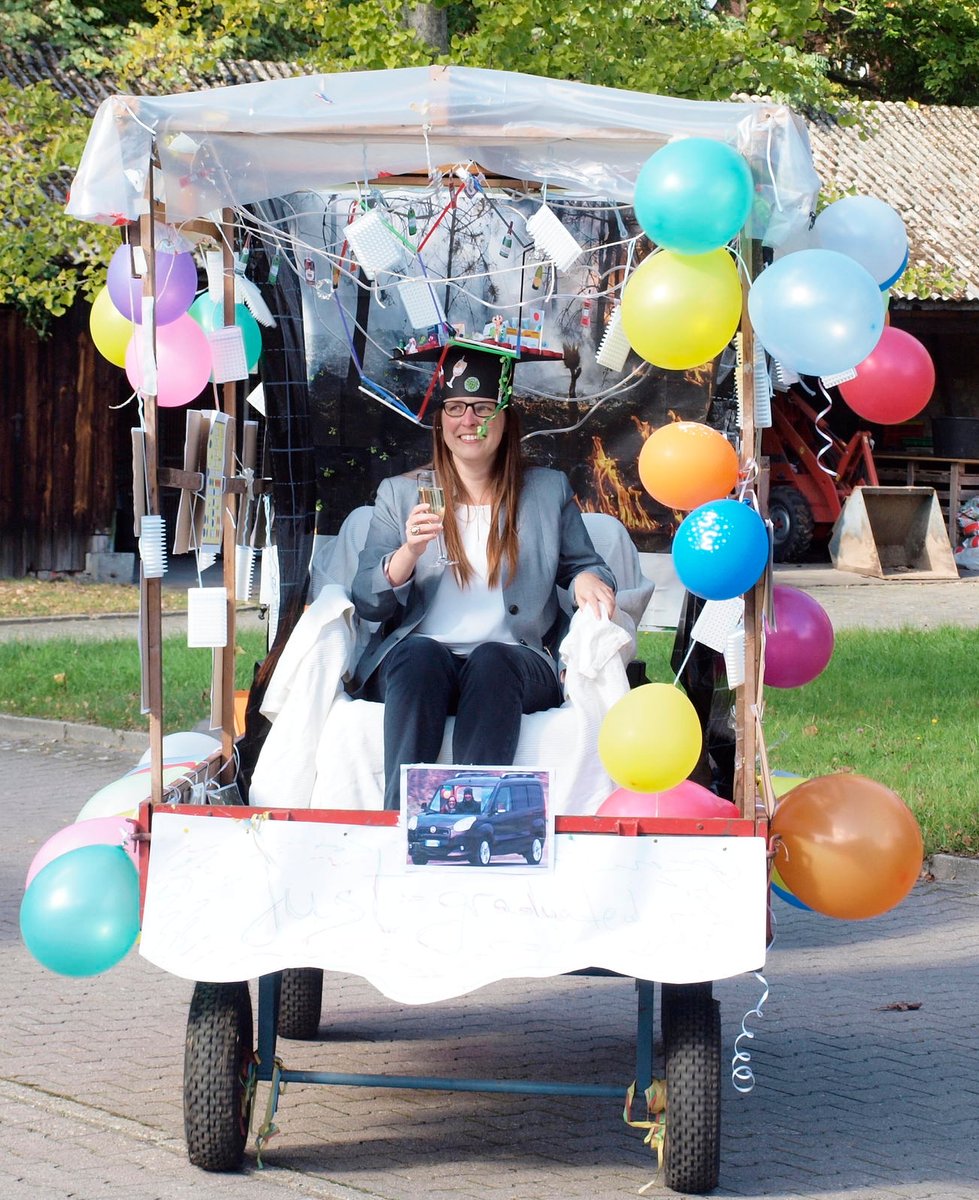 Congratulations to @kathibursch for having successfully defended her doctoral dissertation based on her work on the HY5-BBX module in both light and karrikin signalling!! Very well done!!!