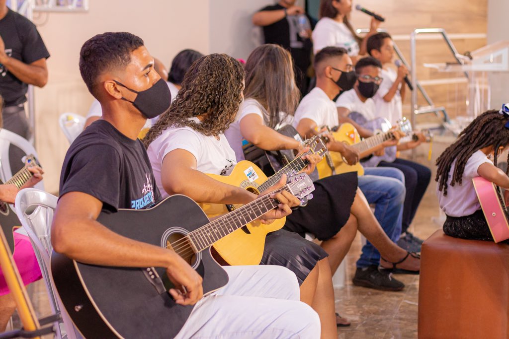 PrC_Augusto's tweet photo. Cada igreja em Alagoas, abrindo suas portas laterais para atender a comunidade. #Igrejarelevante
Use o Dom q Deus te deu para abençoar as pessoas…
#Adorar #Conviver #Salvar https://t.co/Jv838GOAca