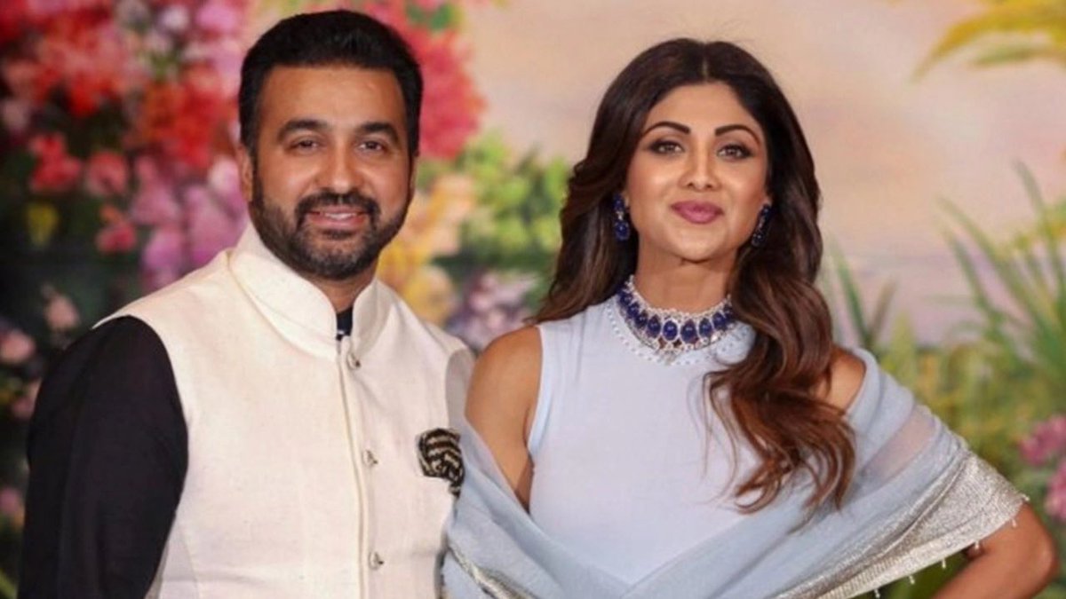 barandbench's tweet photo. Bollywood actor #ShilpaShetty and husband #RajKundra have sent a ₹50 cr. defamation notice to actor #SherlynChopra seeking an apology for the "lewd and below the belt" remarks against them on public platforms.

@TheRajKundra 
@TheShilpaShetty https://t.co/VXyB2RHb5d