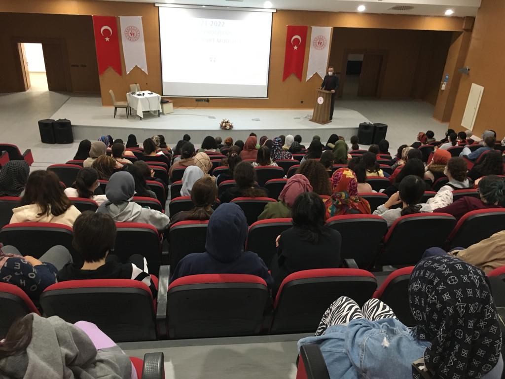 GSB_Eskisehir's tweet photo. 📍Yunus Emre Yurt Müdürlüğü,

İl Müdürümüz Ali Osman Tatlısu, gençlerimizle yapılan iletişim toplantısına katılarak öğrencilerimizle bir araya geldi. Gençlerimizin görüş ve önerilerinin alındığı toplantıda İl Müdürümüz, yurdumuz hakkında bilgi verdi. https://t.co/sHOUJi5A9G