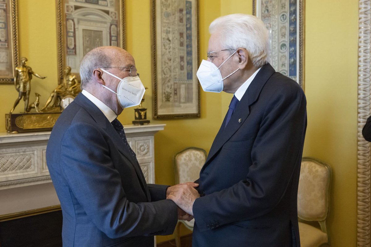 Il Presidente della Repubblica Sergio Mattarella ha ricevuto una delegazione della nostra Fondazione.
"È stato un onore e un privilegio incontrare il Presidente - ha commentato il prof. Pagano - e trasmettergli la dedizione e l’entusiasmo con cui svolgiamo il nostro lavoro".