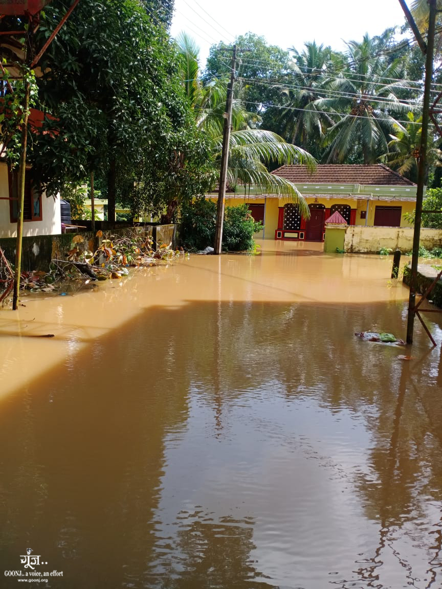 goonj's tweet photo. #Updatefromtheground
The recent flood reports from Kerala and Uttarakhand took everyone by surprise. The situation is dire, and our teams have already started relief work by supporting relief camps, where possible and channelizing other essentials as people wait to return home. https://t.co/MbQ9EfY1AV