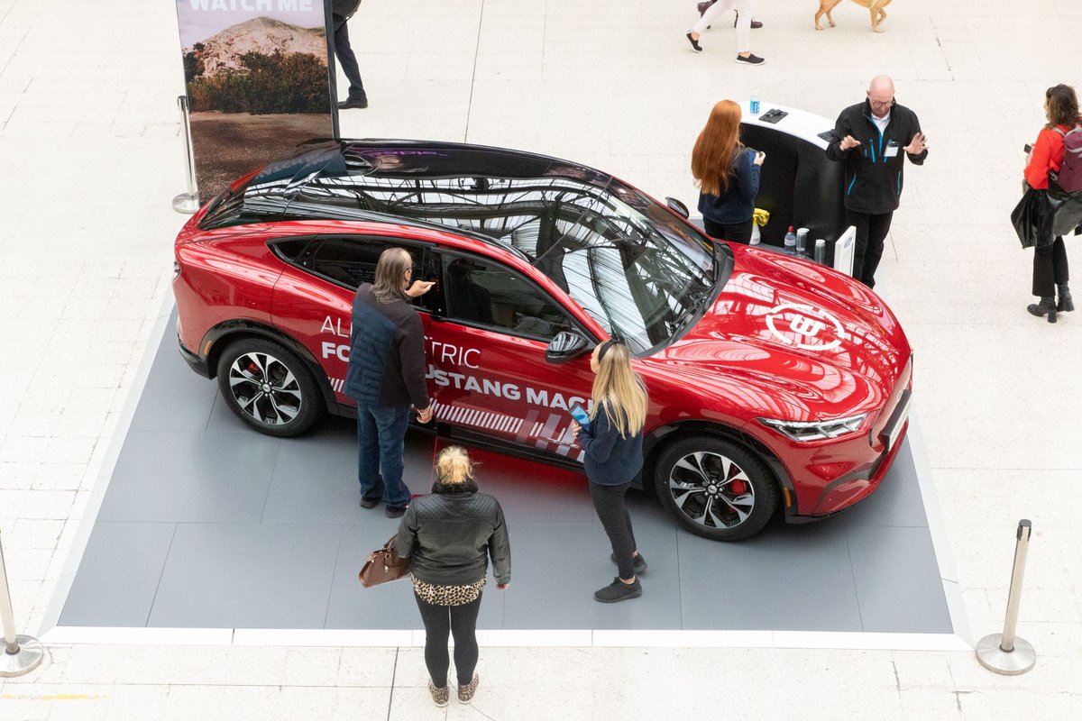 SpaceandPeople's tweet photo. Commuters in @LondonWaterloo station recently had the opportunity to see the new @forduk Mustang Mach-E – an experiential placement which was part of a larger Out Of Home campaign!
#spacespecialists #experientialmarketing #ford #carpromotion #waterloostation #trainstation https://t.co/kvzpKRfpb5