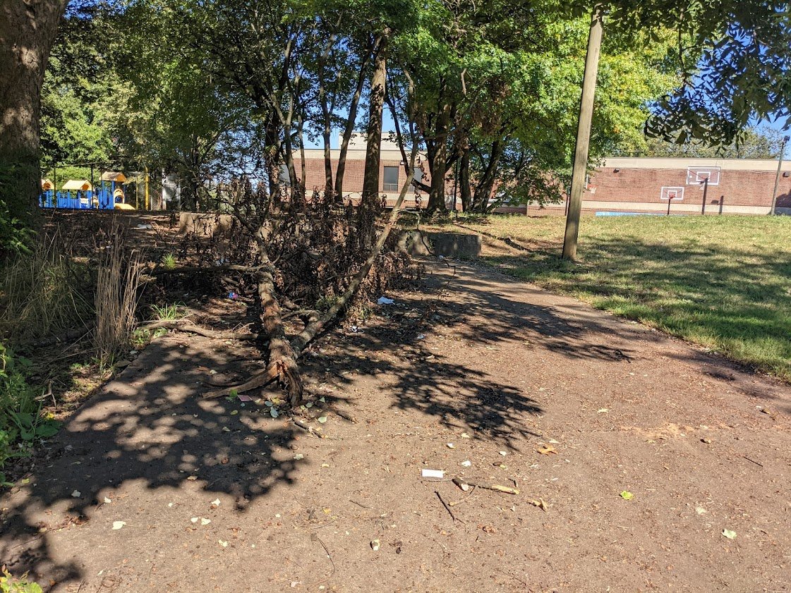 jasonsdozier's tweet photo. Gm @ATL311. A giant tree branch is blocking the path to Dunbar Elementary School and our community put in a request over a week ago but the tree's still blocked. Can you advise on the status? Case number is #CA0360009. https://t.co/gA8EsGG5kM