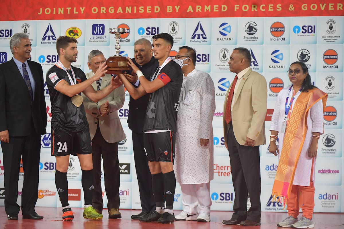 thedurandcup's tweet photo. We bring before you the scenes from the Prize distribution cermony of the Durand Cup 2021 finals‼️🏆⚽
@MohammedanSC 🆚 @FCGoaOfficial
#DurandCup2021 #130thedition #Kolkata #footballtournament #aiff #cherrytree #MDSP #JaanJaanMohammedan #FCG #RiseAgain #MDSPFCG https://t.co/tA1QubpSmr