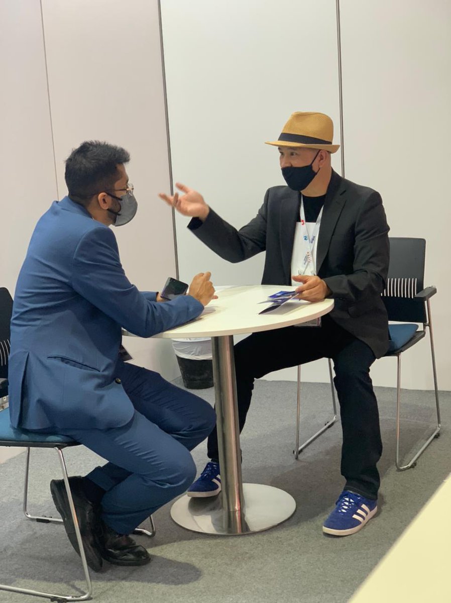graffersid's tweet photo. Discussing innovations in the digital world at GITEX Technology Week in Dubai.

#gitex #uae #dubai #magazine #gitextechweek #dwtc #gitexfuturestars #technology #gitextechnologyweek #mydubai #tech #business #dubaievents #gitexdubai  #innovation  #software https://t.co/RiVrDlMTRh