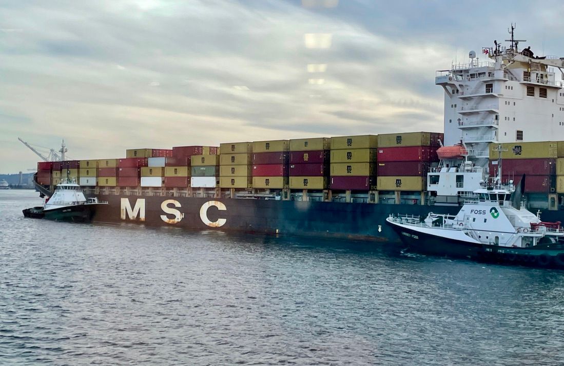 Foss Maritime (@fossmaritime) on Twitter photo The Lindsey Foss and Garth Foss assisting MSC into the <a href="/PortofSeattle/">Port of Seattle - ⚓️</a>. That's 16,000 combined horsepower and 347 tons of bollard pull between these two tugboats.
#fossmaritime #isailwithfoss #alwayssafe #alwaysready The Lindsey Foss and Garth Foss assisting MSC into the <a href="/PortofSeattle/">Port of Seattle - ⚓️</a>. That's 16,000 combined horsepower and 347 tons of bollard pull between these two tugboats.
#fossmaritime #isailwithfoss #alwayssafe #alwaysready
