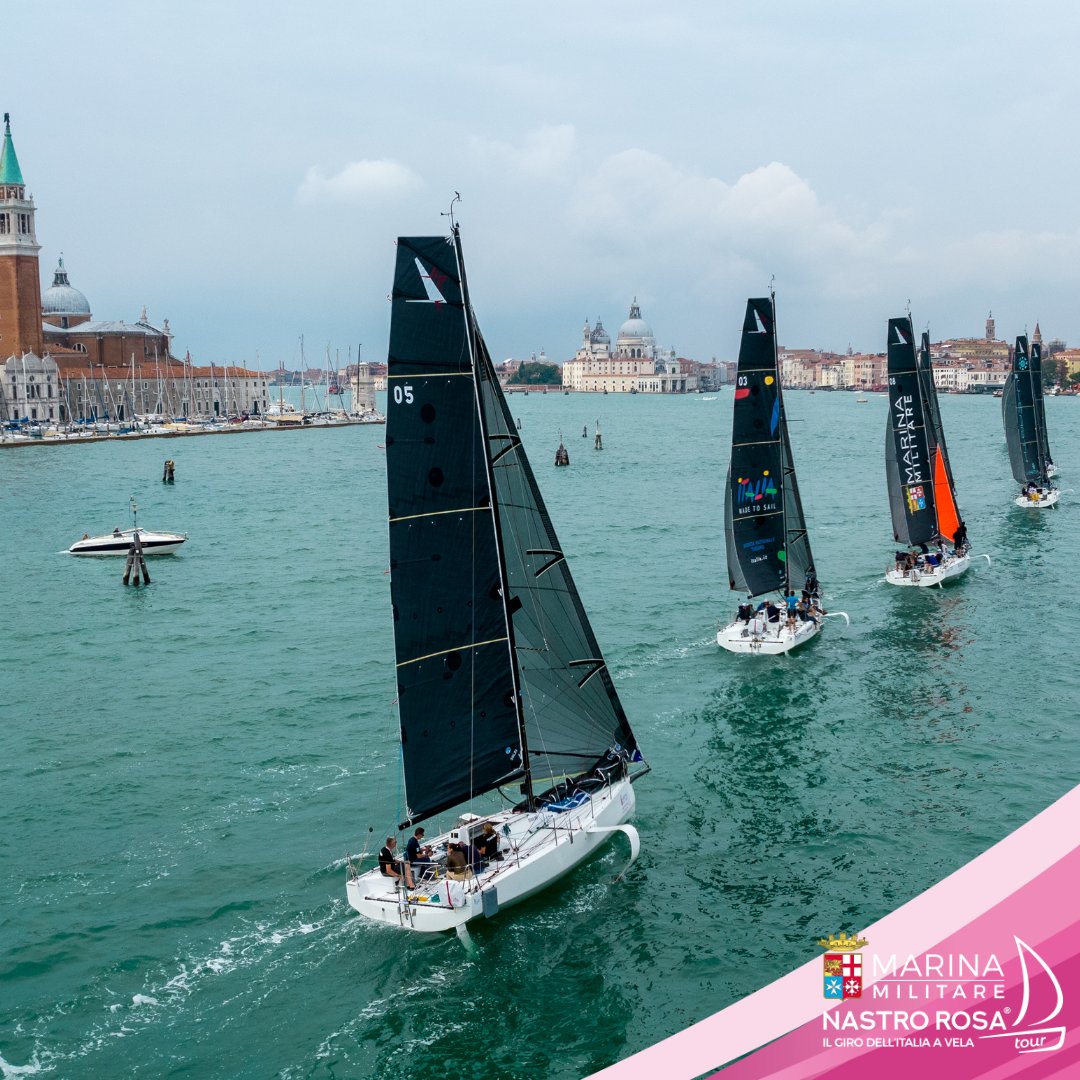 La flotta dei #BeneteauFigaro3 pronta a salpare verso nuove sfide 💫
Sei pronto a scoprire le prossime novità legate al Nastro Rosa Tour? 
#MMNRT #nastrorosatour #marinamilitare #beneteau #offshore #eurosaf