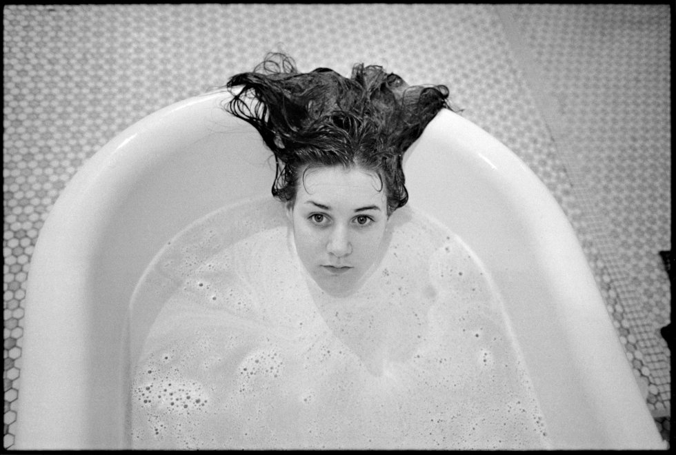 Bdoor (@bdoor_net) on Twitter photo Laurie en la bañera. Pabellón 81, hospital estatal de Oregón. Salem, Oregón US'76.
Las mujeres de vidas esquivas de Mary Ellen Mark Exp.Fotografía de #MaryEllenMark
Curator
<a href="/munllonch/">Montse Domínguez i Munllonch</a>
#portraitphotography
#nomoremuses #womenartists #womenphotograph #womenstreetphotographers Laurie en la bañera. Pabellón 81, hospital estatal de Oregón. Salem, Oregón US'76.
Las mujeres de vidas esquivas de Mary Ellen Mark Exp.Fotografía de #MaryEllenMark
Curator
<a href="/munllonch/">Montse Domínguez i Munllonch</a>
#portraitphotography
#nomoremuses #womenartists #womenphotograph #womenstreetphotographers