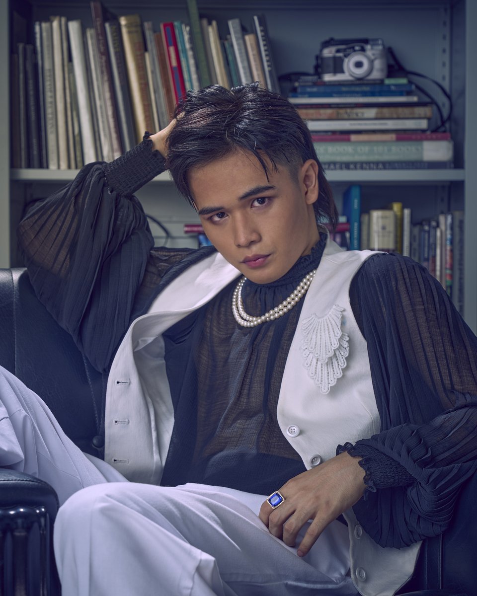 📸
#Alamat’s porque concept photo series
<ILUSTRADO set>
ALAS

Stylist: Jemi Nicdao
Photography: Niko Francisco
Makeup: Sharms de Castro
Hair Stylist: Ashley Manjares, Althea Light
Asst Stylist: Jeff Hapin

#porqueILUSTRADO
#ALAMATporque2DAYS
#ALAMAT_Alas