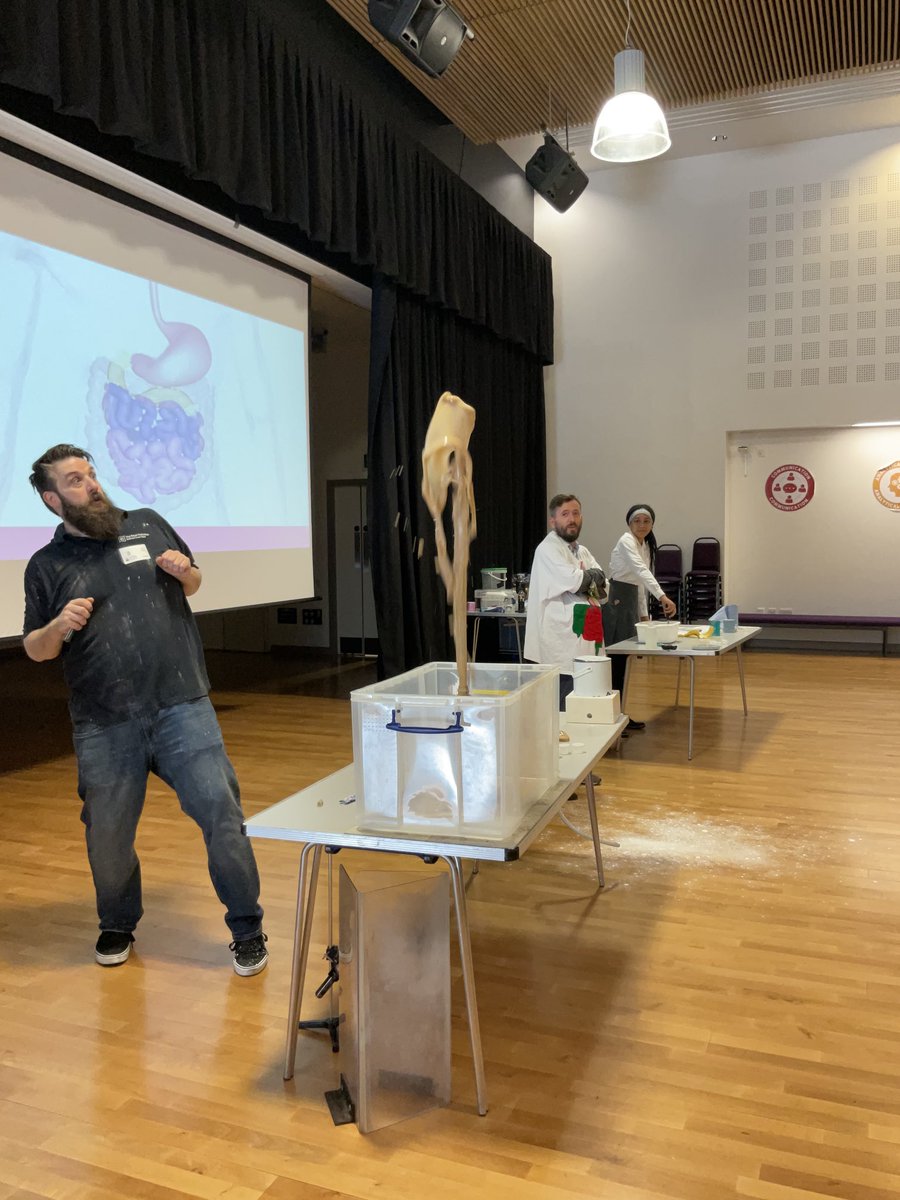 CFGSchool's tweet photo. Huge thanks to @danplane from @Ri_Science for an EXPLOSIVE demonstration for our Year 8s this morning. Thoroughly enjoyed by both students and staff! 💥🍞🥤
#ExplosiveFood #Science https://t.co/pJc82dx7Po