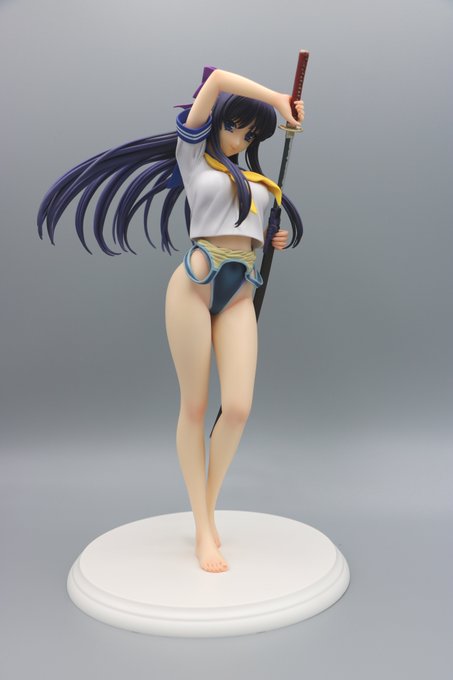 頂いてたサンプルフィギュアを開封して飾りました
競泳水着半脱ぎ～
顔の雰囲気とかイラストのイメージの再現度がすごいです
白競泳水着の透け乳首がエッチです
それにしても10年間でショーケースに飾りきれないほどいろいろだして頂きほんとにありがたいです～ 