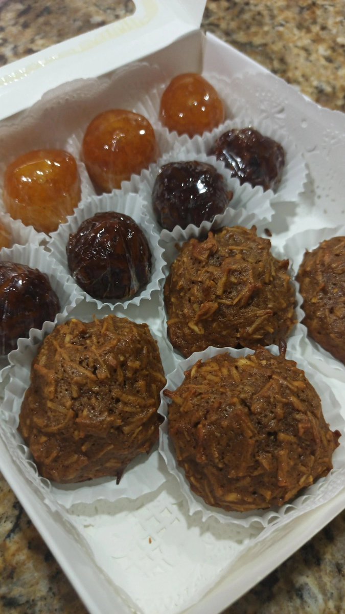 Todo mejora, con un toque dulce 🥥🌴

Vive, disfruta y comparte la #TradicionCriolla🇻🇪