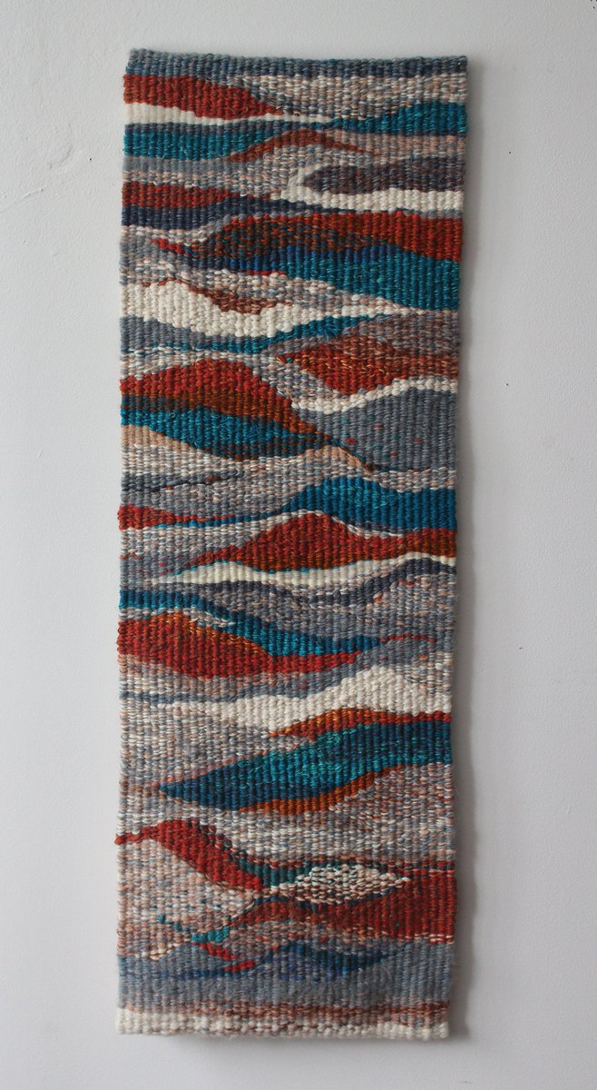 britishtapestry's tweet photo. Veronica Madden "Ebb & Flow" 75x 26cm "Exploring natural forms; rhythm and balance in shape, colour and texture emerge subconsciously in my work, whether drawing or weaving " #threadsinsheds #whitchurchsilkmill https://t.co/1RhdJrbThC