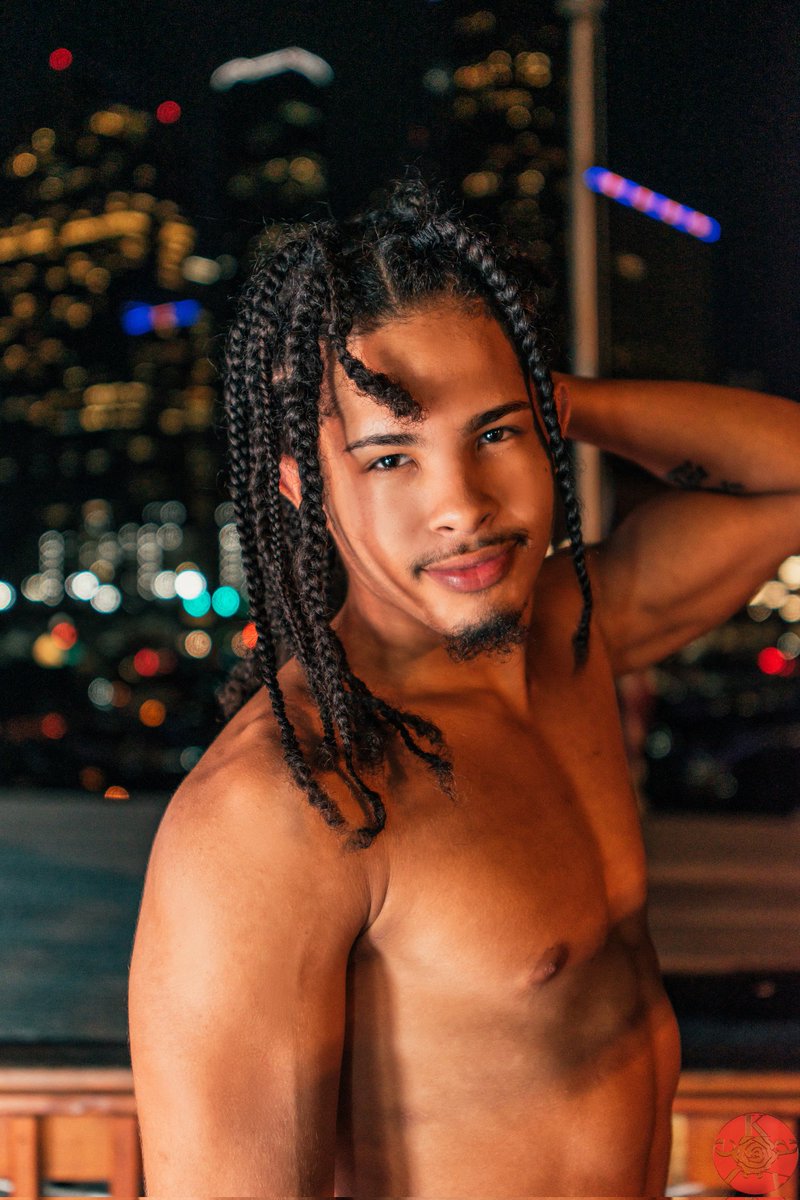 KamrahManHTX's tweet photo. Since yall still sleep.... the ones that's up yall wanna see another pic I took on my night out this weekend... brought out the OLD Camera ; couldn't risk my up to date 1 getting stolen in these Htown streets but I think they came out pretty good 💁🏾‍♂️ #FMOIG @ KJ_SNAPPED 📸 https://t.co/DJ55MASFVX