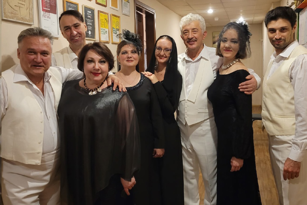 permopera's tweet photo. Артисты Пермского театра оперы и балета заняли первое место на Краевом фестивале-конкурсе театральных капустников сценических коллективов «Соленые уши», а также получили специальный приз «Признание коллег».

Поздравляем! https://t.co/timJA4jW5W