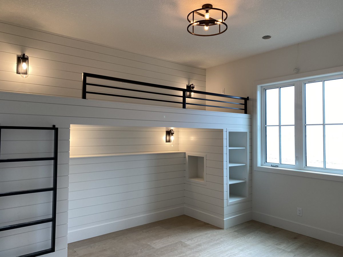 LarkaunHomes's tweet photo. Loving these bunk beds our team recently completed. When family and friends gather at the lake. Everyone will have a place to sleep. #wedoitall #larkaunatthelake https://t.co/cDIMilWhfa