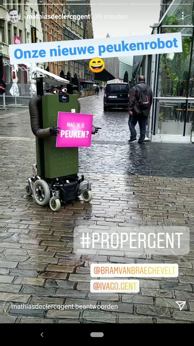 Papi__Chile's tweet photo. Bart de Pauw is een robot geworden en hij rolt door Gent #magikjepeuken https://t.co/iTQyNGc4pB